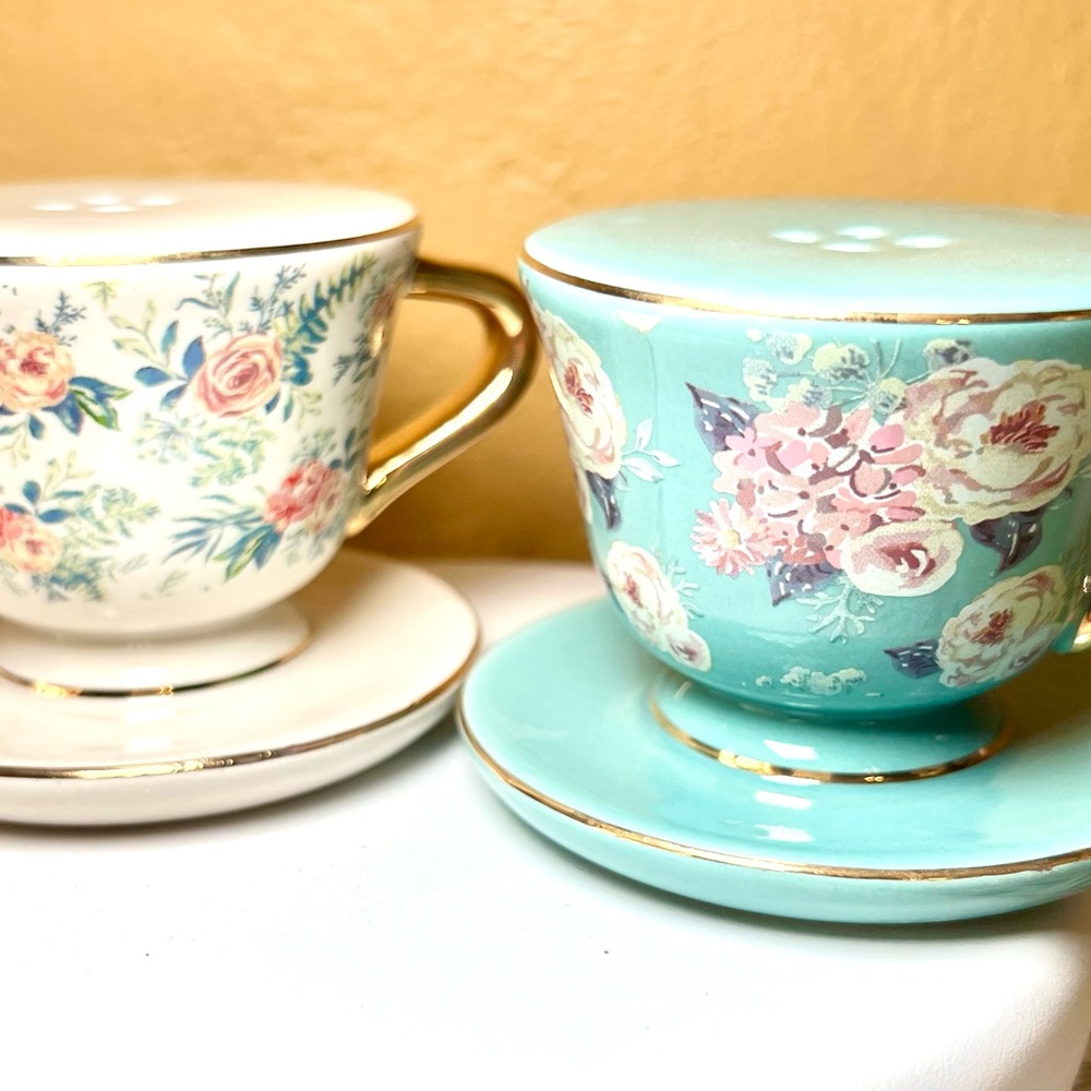 Set of 2 Floral Teacups on Saucers Ceramic Salt & Pepper Shakers Tea Party - Picture 6 of 14